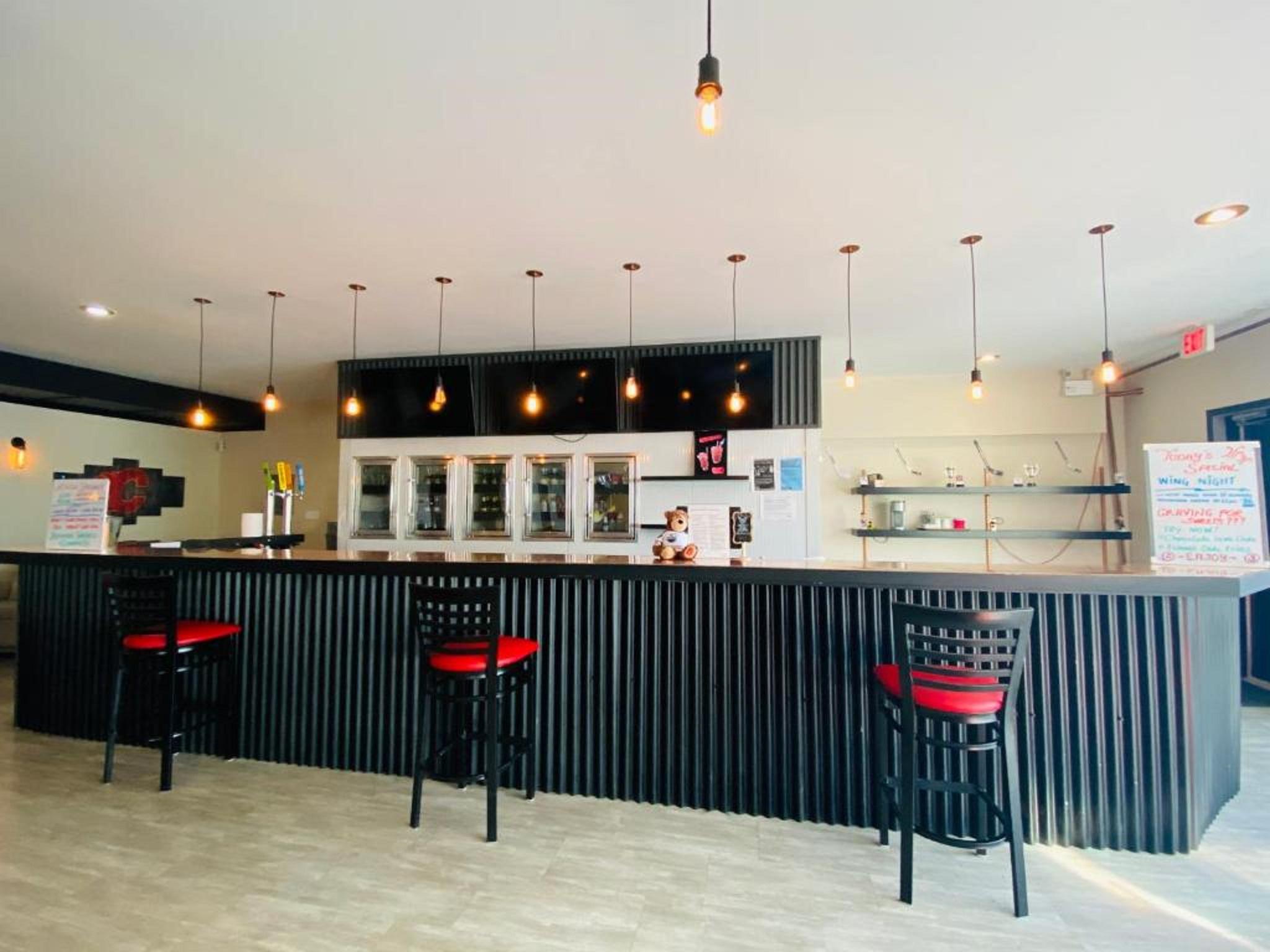 Ramada By Wyndham Whitecourt Hotell Exteriör bild