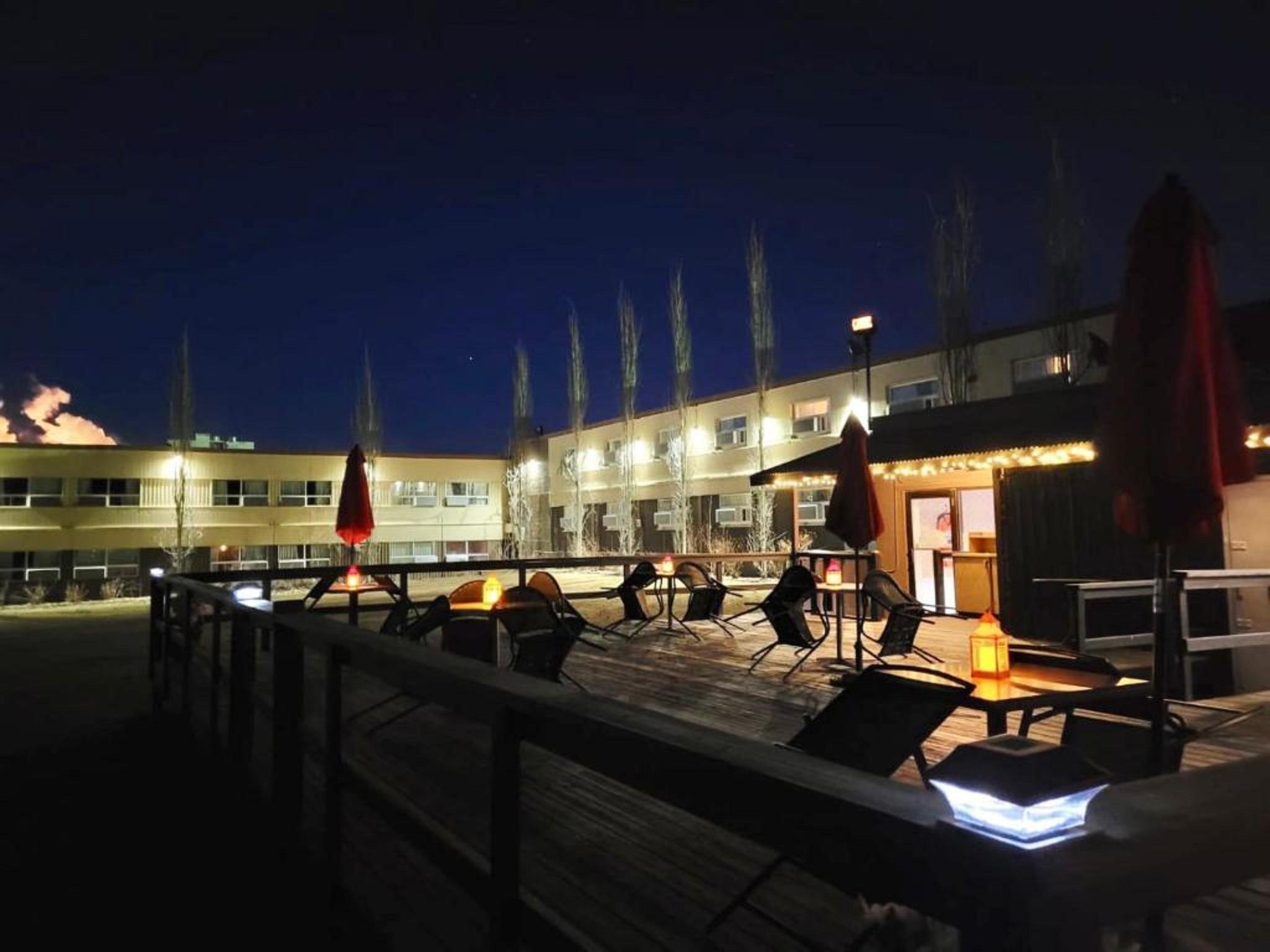 Ramada By Wyndham Whitecourt Hotell Exteriör bild