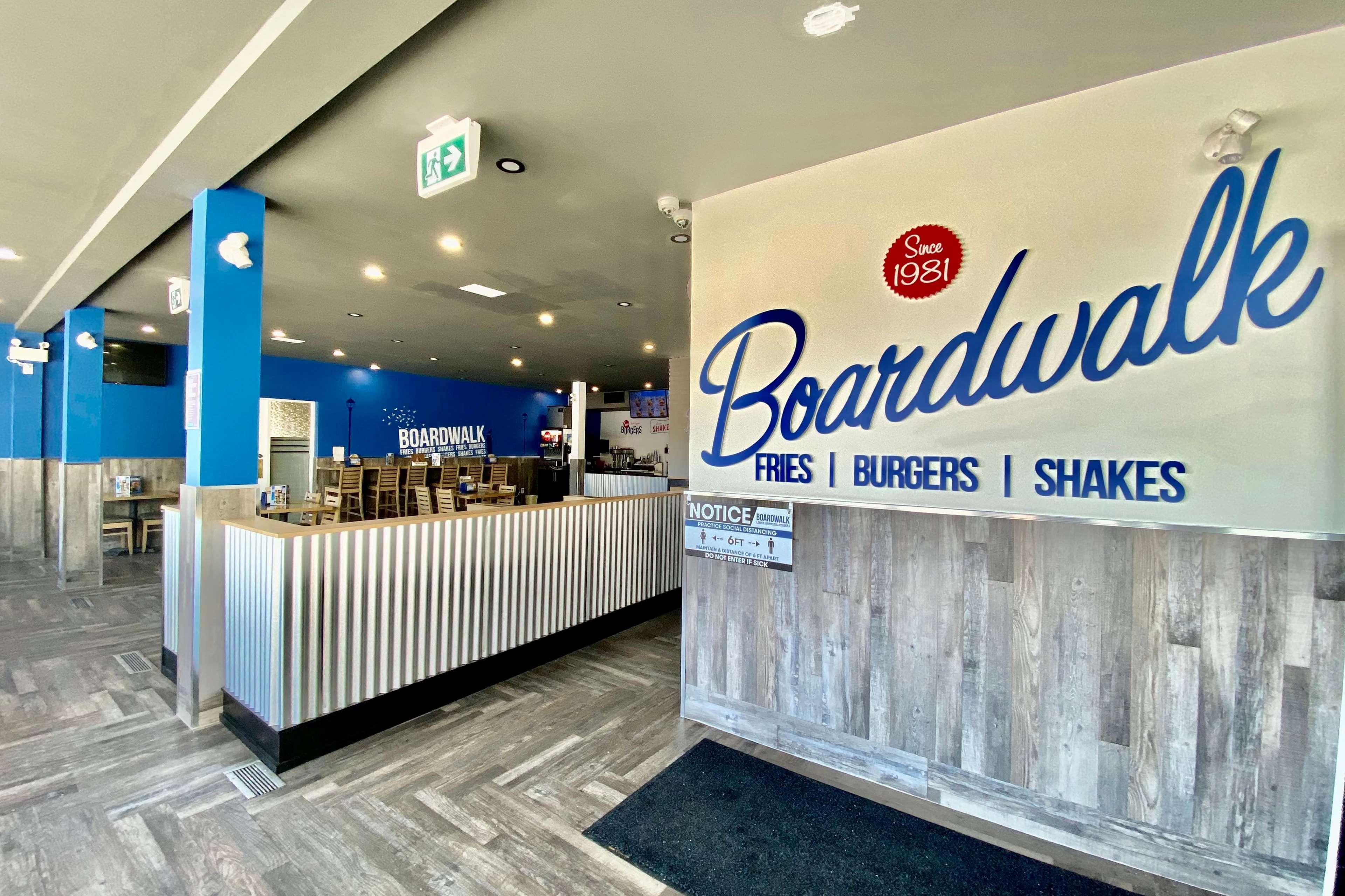 Ramada By Wyndham Whitecourt Hotell Exteriör bild