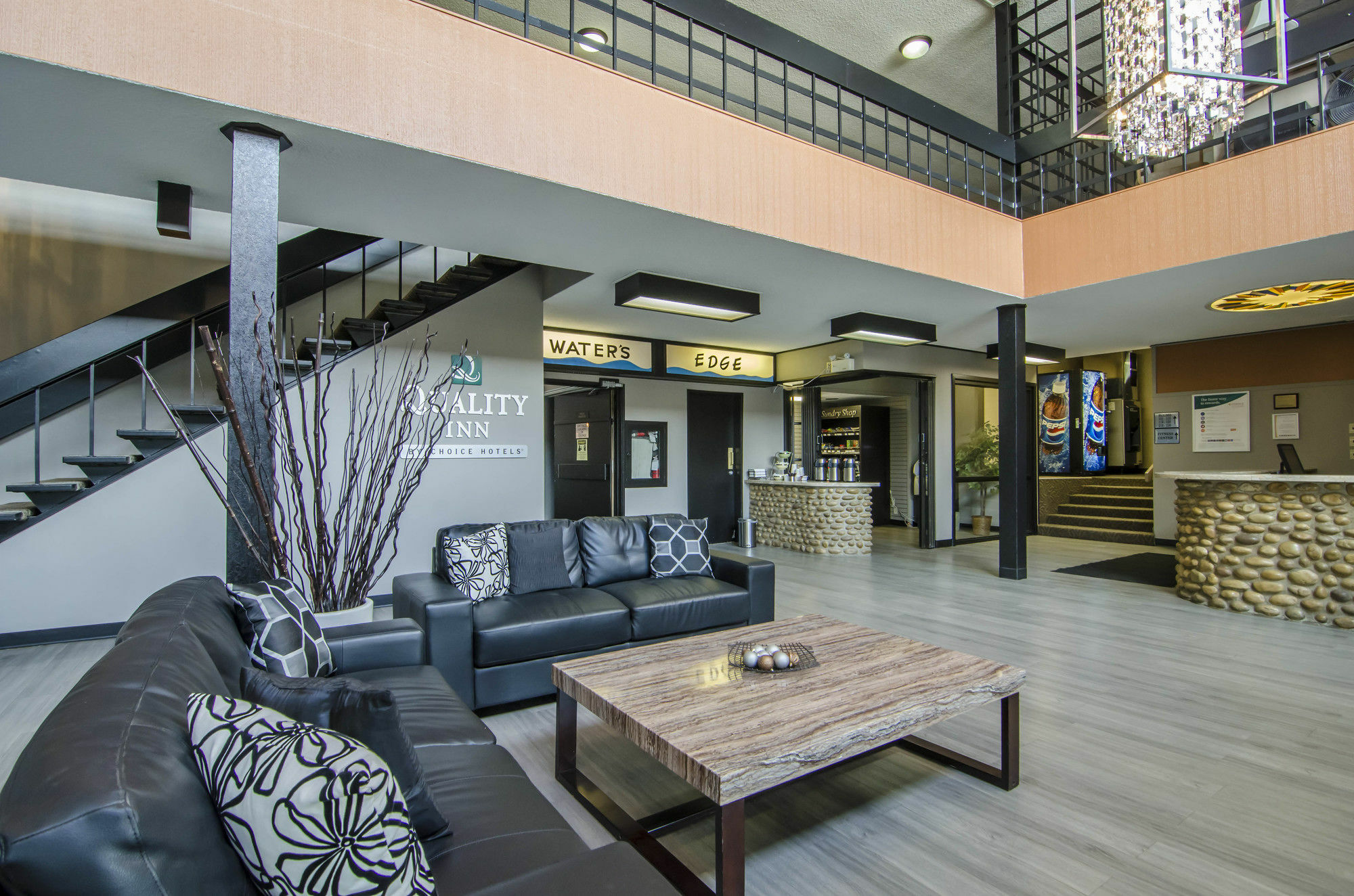 Ramada By Wyndham Whitecourt Hotell Exteriör bild